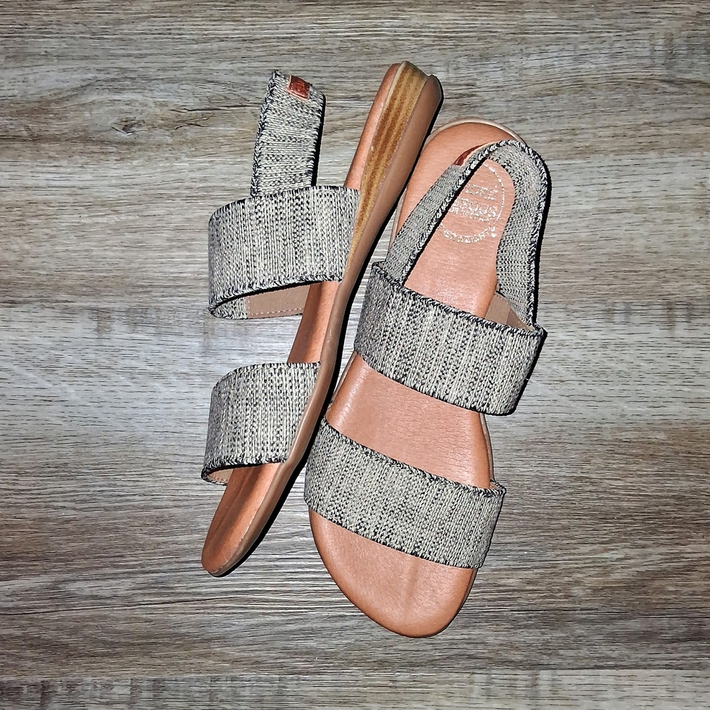 EUC Andre Assous 'Nigella' Sandals